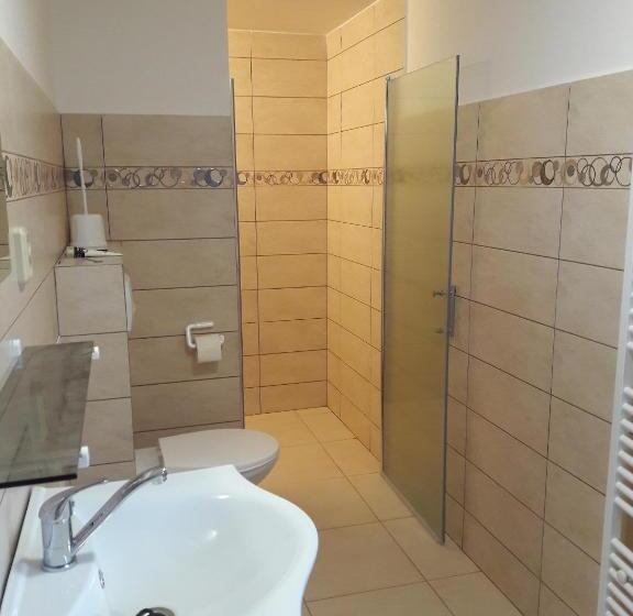 低层单卧公寓, Chata Tánička