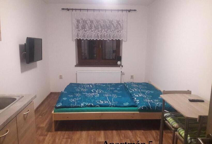 低层单卧公寓, Chata Tánička