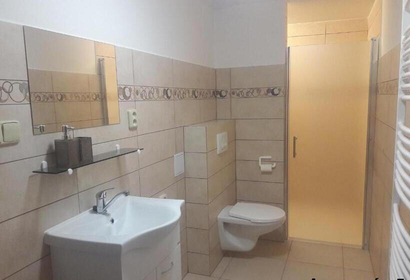 低层单卧公寓, Chata Tánička