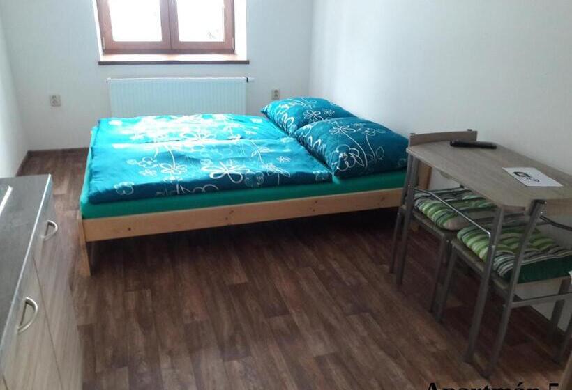 低层单卧公寓, Chata Tánička