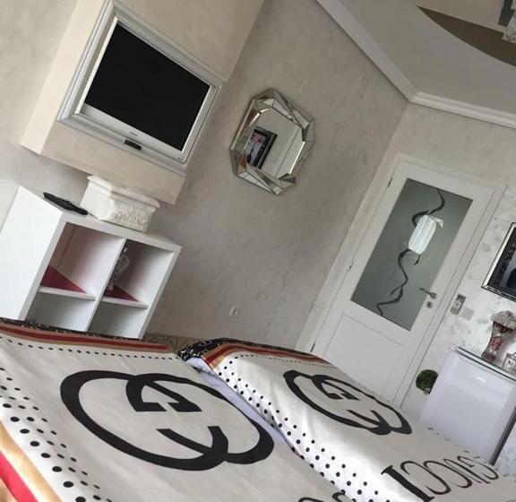 带大床的豪华间, стаи за гости топ старс смолян