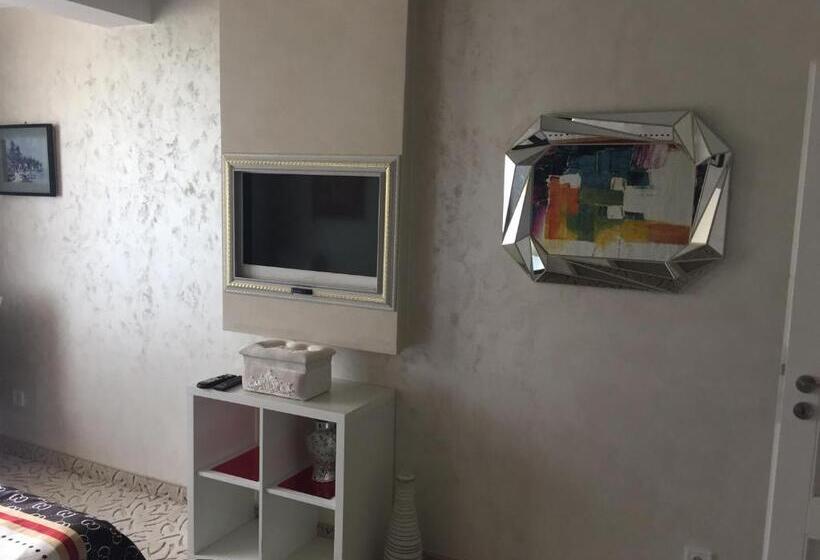 带大床的豪华间, стаи за гости топ старс смолян