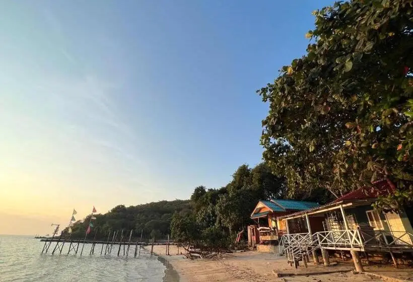 景色の見えるスタンダード4人部屋, Apache Loongdum Koh Samed