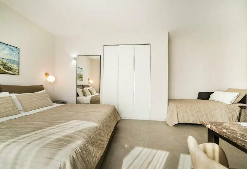 デラックストリプルルーム, Garda Room