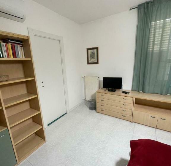 اتاق استاندارد, Merola Sisters Holiday Home