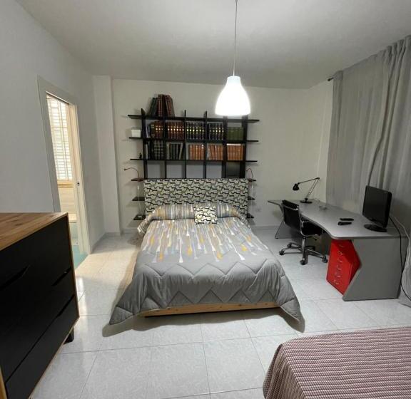 اتاق استاندارد, Merola Sisters Holiday Home