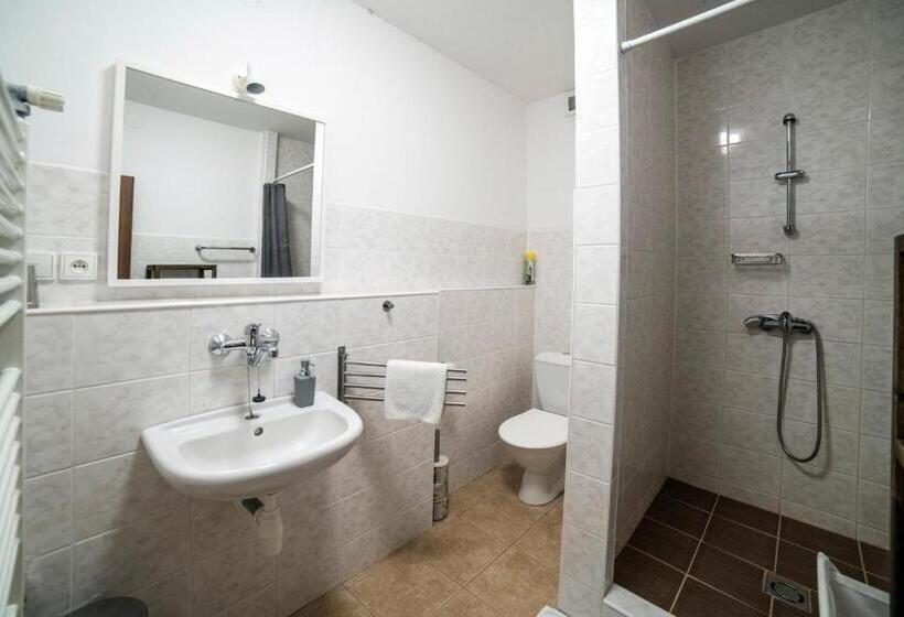 Апартаменты 2 Спальни, Penzion Garden