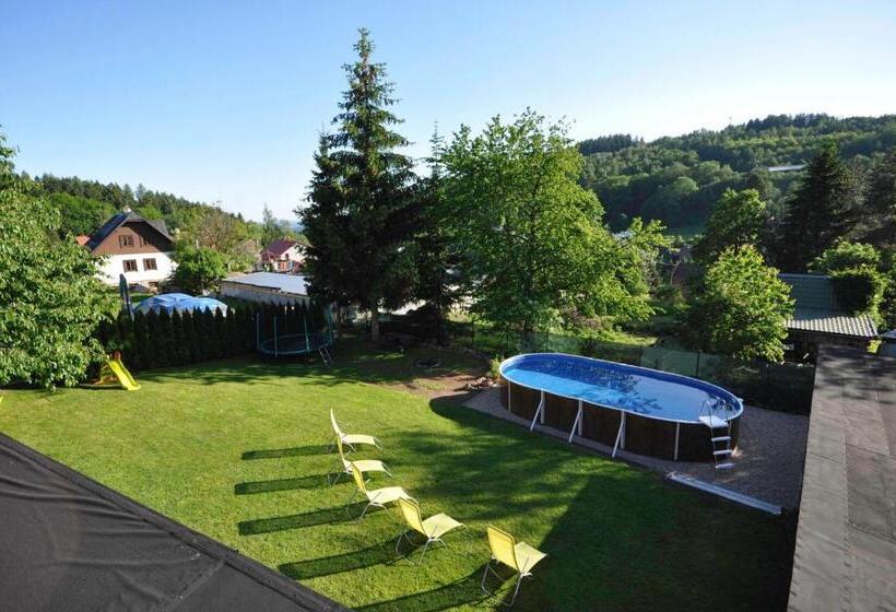 בית, 4 חדרי שינה, Penzion Garden