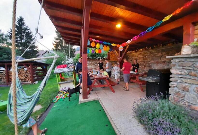 בית, 4 חדרי שינה, Penzion Garden