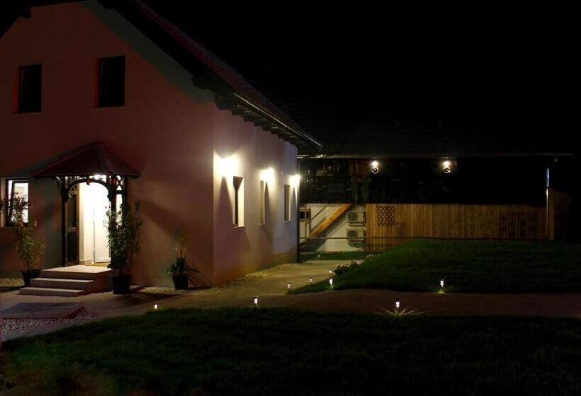 آپارتمان 1 خوابه با تراس, The Jungle Apartments And Rooms