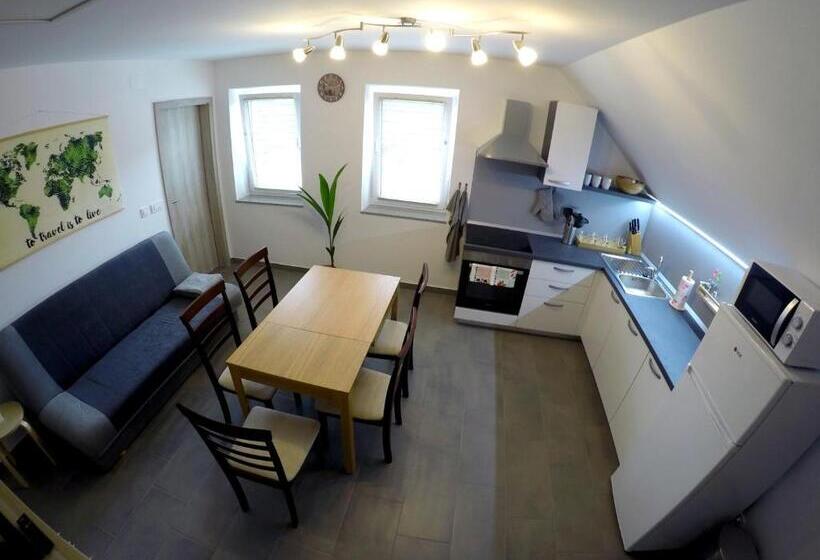 آپارتمان 2 خوابه, The Jungle Apartments And Rooms