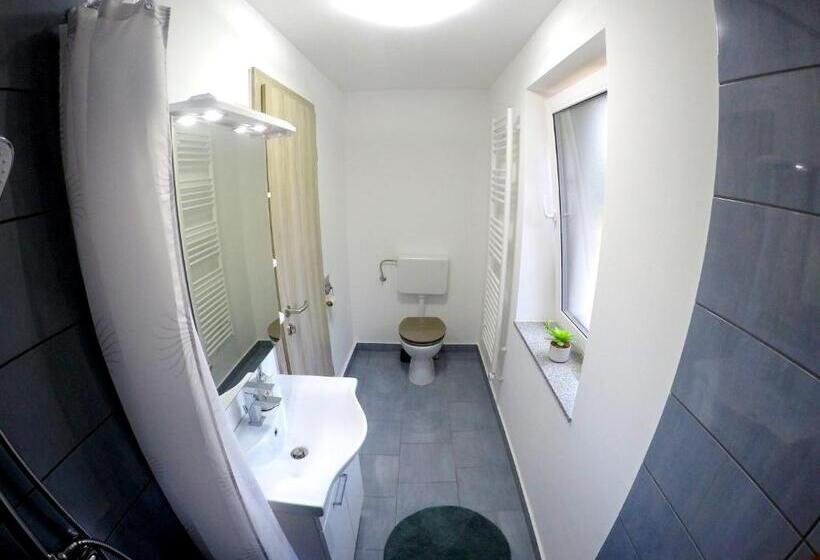 اتاق استاندارد, The Jungle Apartments And Rooms