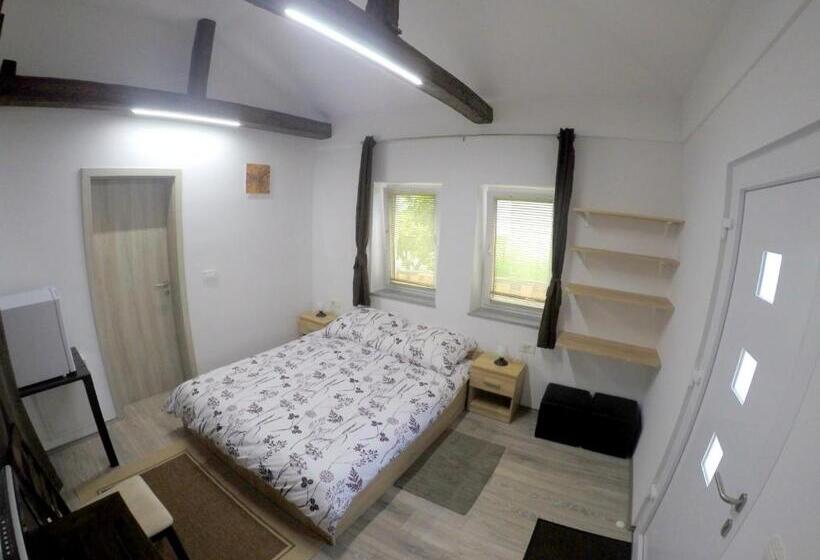 اتاق استاندارد, The Jungle Apartments And Rooms