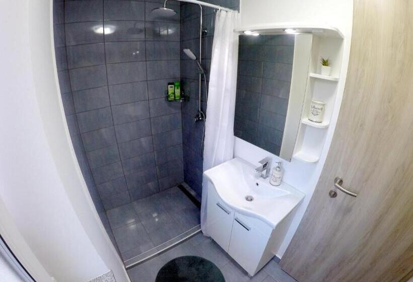 اتاق استاندارد, The Jungle Apartments And Rooms