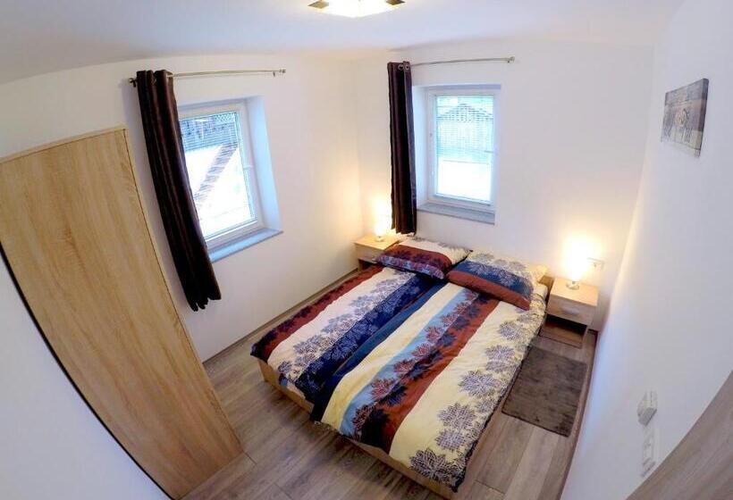 آپارتمان 1 خوابه با تراس, The Jungle Apartments And Rooms