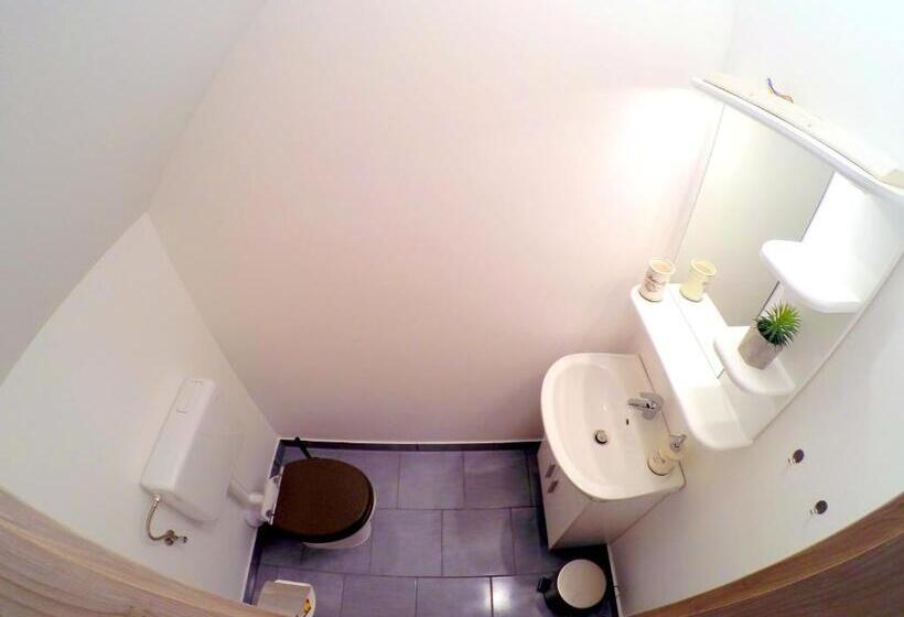 آپارتمان 2 خوابه, The Jungle Apartments And Rooms