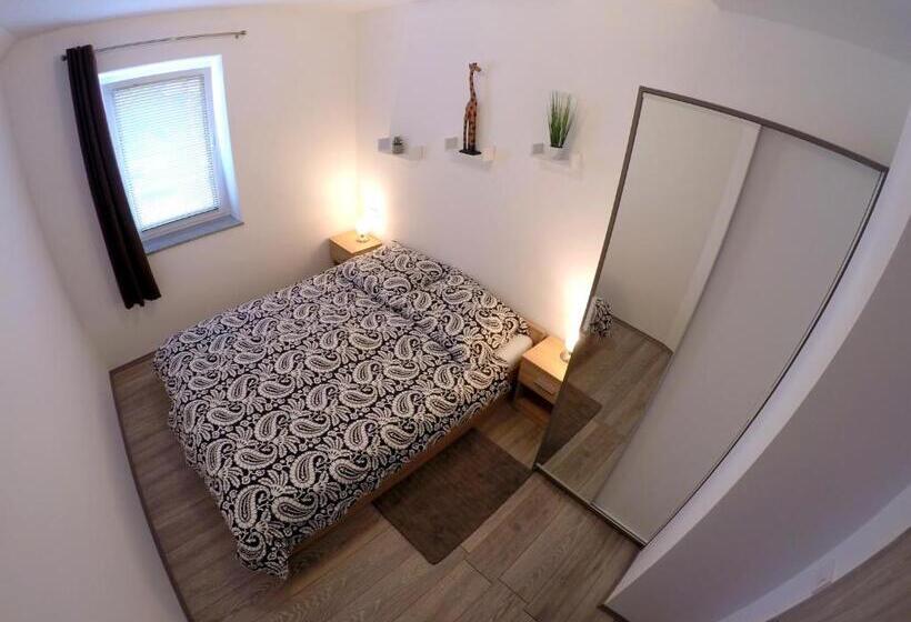 آپارتمان 2 خوابه, The Jungle Apartments And Rooms