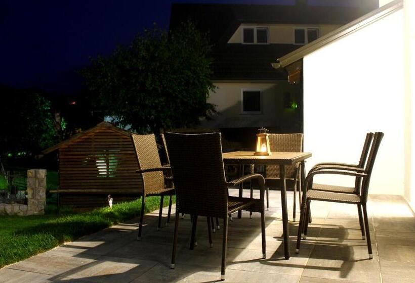 آپارتمان 1 خوابه, The Jungle Apartments And Rooms