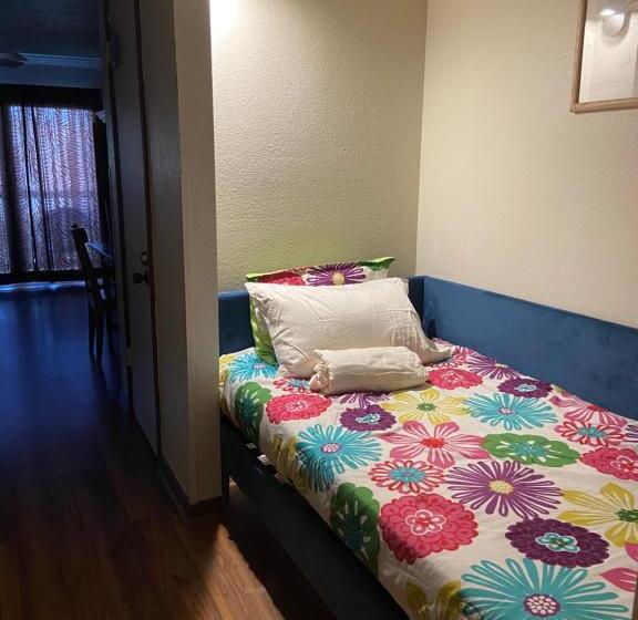 Апартаменты 1 Спальня Вид на Море, The Victorian Condo/