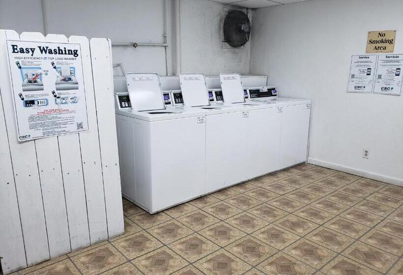 Апартаменты 1 Спальня Вид на Бассейн, The Victorian Condo/