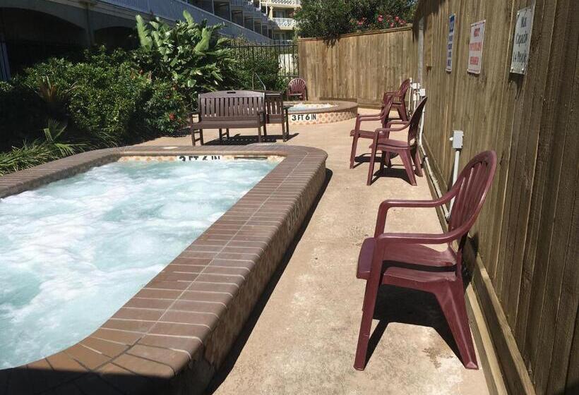 Апартаменты 1 Спальня Вид на Бассейн, The Victorian Condo/