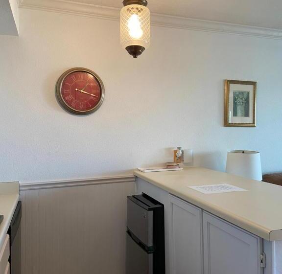 Апартаменты 1 Спальня Вид на Море, The Victorian Condo/