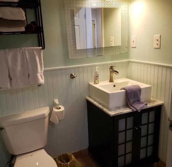 Апартаменты 1 Спальня Вид на Бассейн, The Victorian Condo/