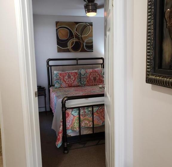 Апартаменты 1 Спальня Вид на Бассейн, The Victorian Condo/