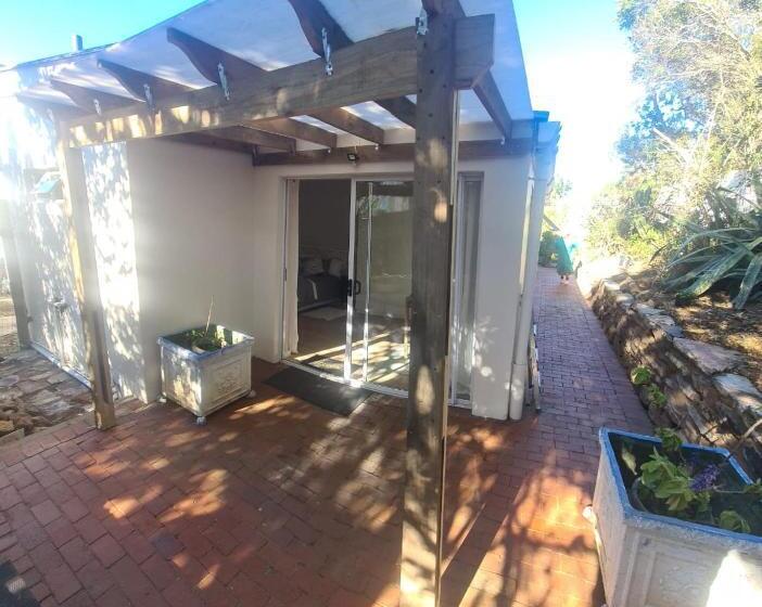 استودیوی استاندارد, Cottage On Ilchester