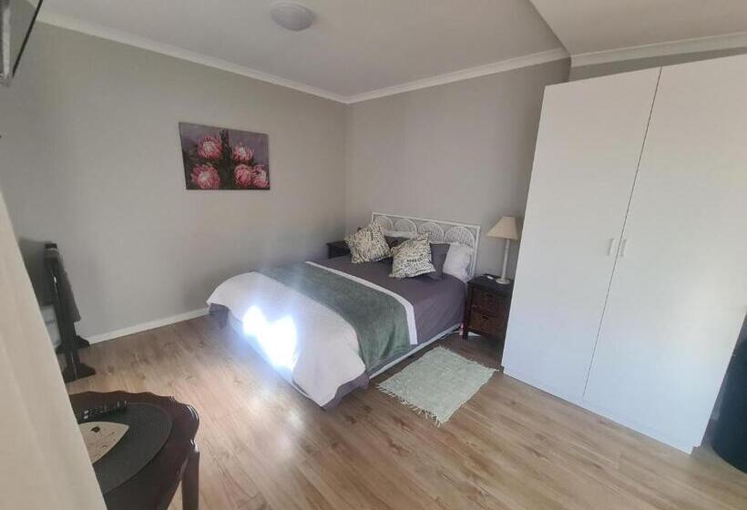 استودیوی استاندارد, Cottage On Ilchester