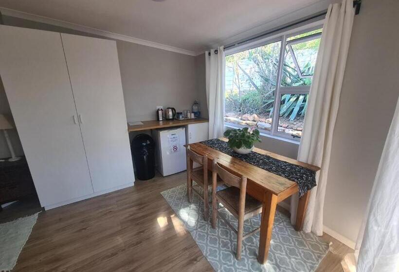 استودیوی استاندارد, Cottage On Ilchester