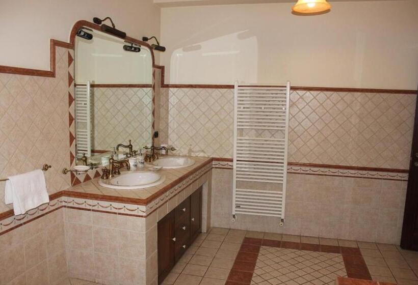 חדר סטנדרט לשלושה עם נוף לגינה, Villa Rò Luxury