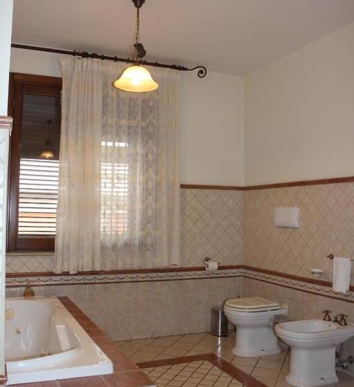 חדר סטנדרט לשלושה עם נוף לגינה, Villa Rò Luxury