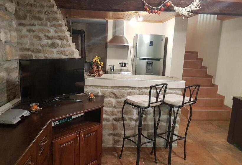 בית, 3 חדרי שינה, вила поликсения петиня