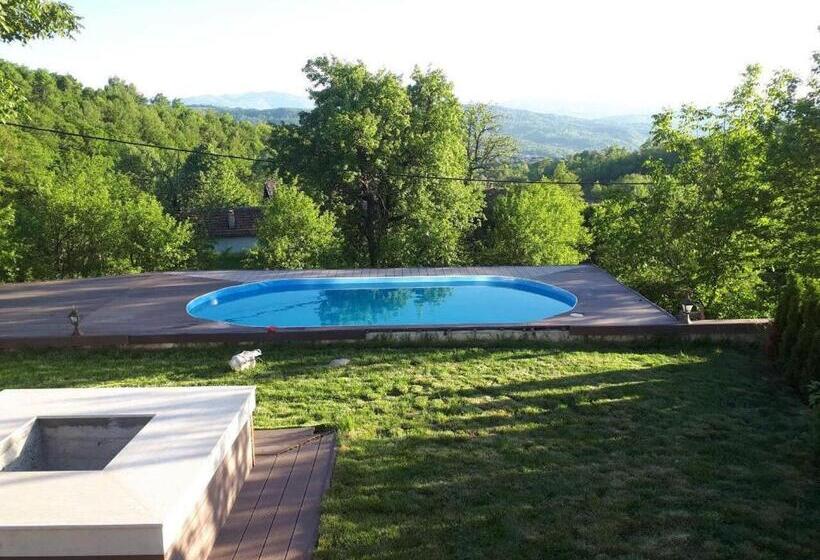 בית, 3 חדרי שינה, вила поликсения петиня