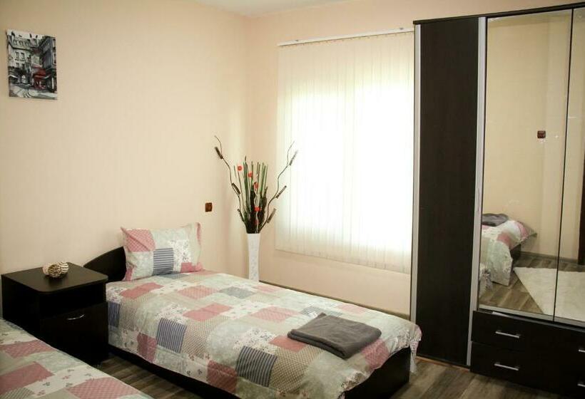 标准间, къща карби