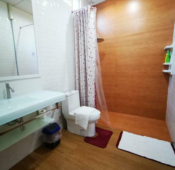 اتاق استاندارد چهار تخته, บุญเมืองน่าน