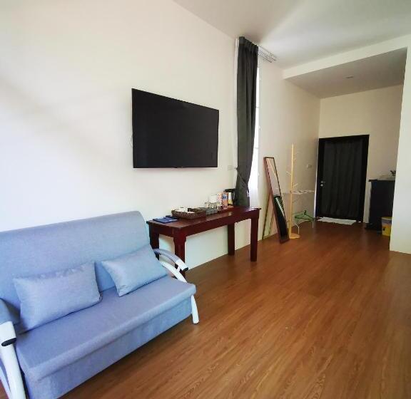 اتاق استاندارد چهار تخته, บุญเมืองน่าน