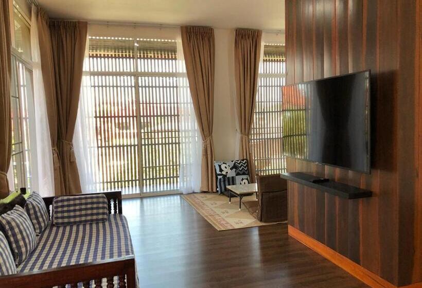 اتاق لوکس با بالکن, บุญเมืองน่าน