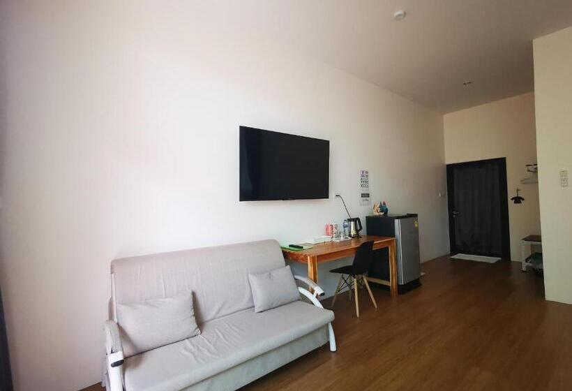 اتاق خانوادگی, บุญเมืองน่าน