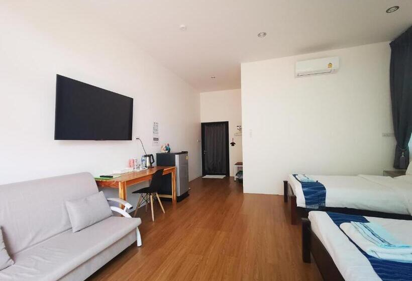 اتاق خانوادگی, บุญเมืองน่าน