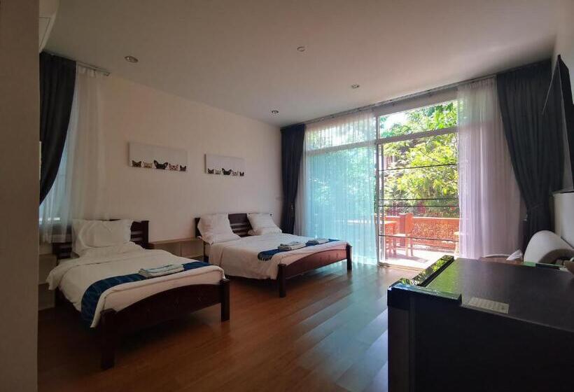 اتاق خانوادگی, บุญเมืองน่าน