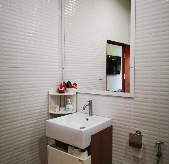 اتاق خانوادگی, บุญเมืองน่าน