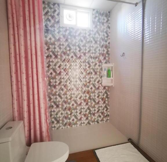 اتاق خانوادگی, บุญเมืองน่าน