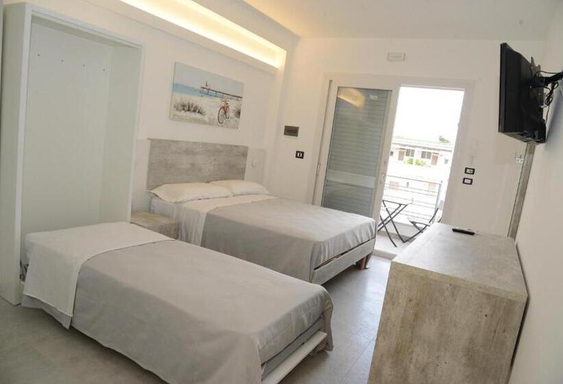 اتاق استاندارد سه تخته با بالکن, Al Ponte