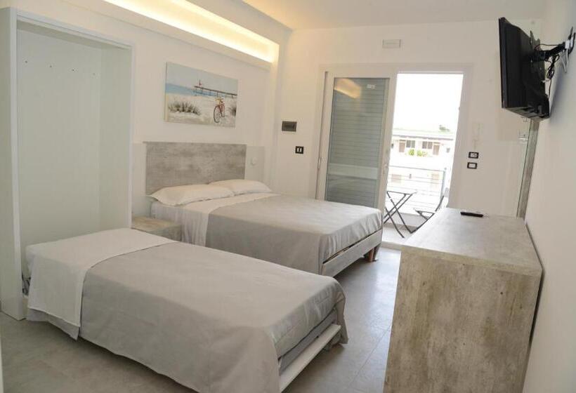 اتاق استاندارد سه تخته با بالکن, Al Ponte