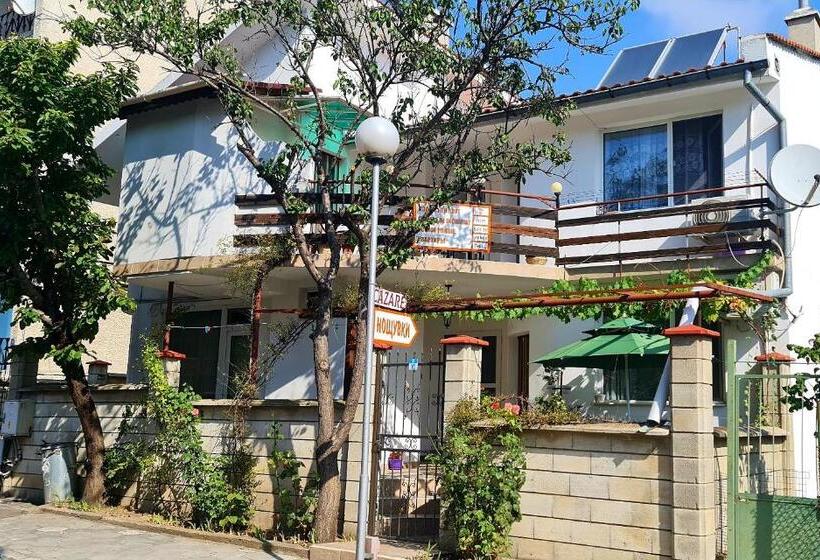 스탠다드 트리플 발코니 룸, Fema Guest House