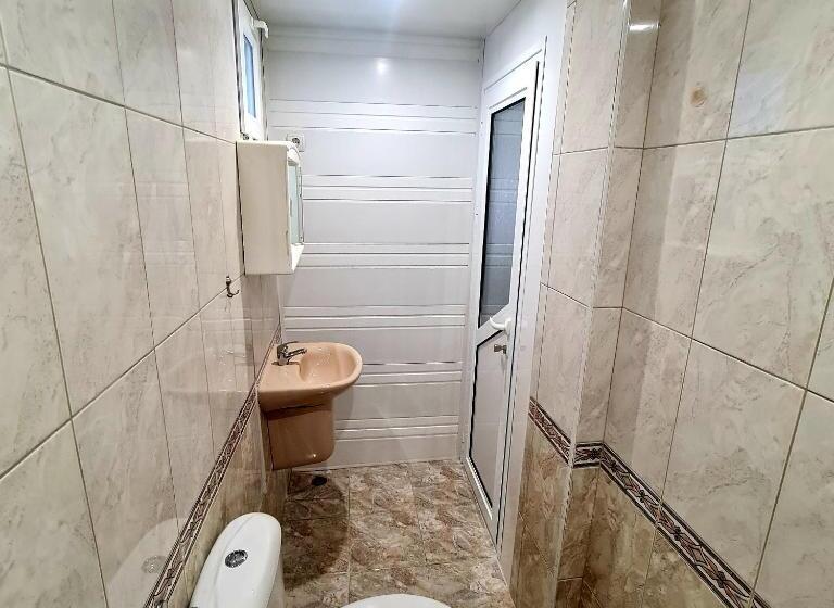 스탠다드 룸 킹사이즈 침대, Fema Guest House