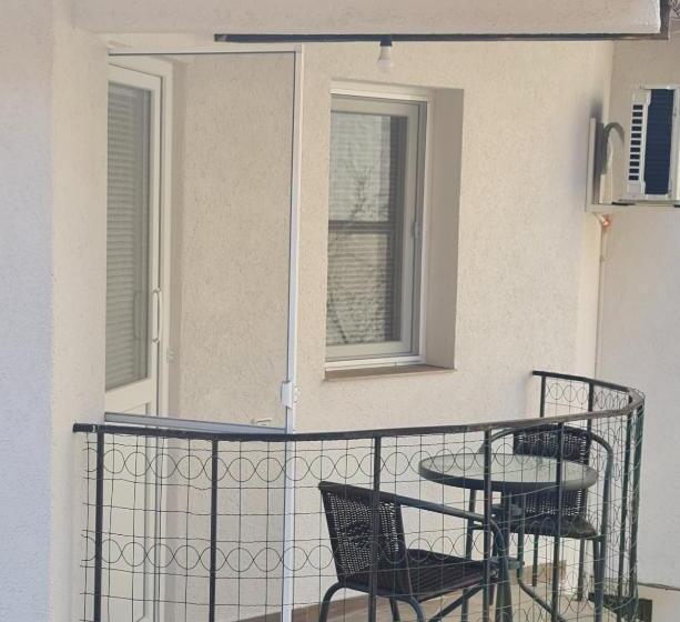 스탠다드 룸 킹사이즈 침대, Fema Guest House