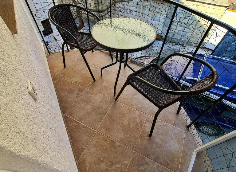 스탠다드 룸 킹사이즈 침대, Fema Guest House